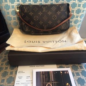 Louis Vuitton Pochette Accessoires